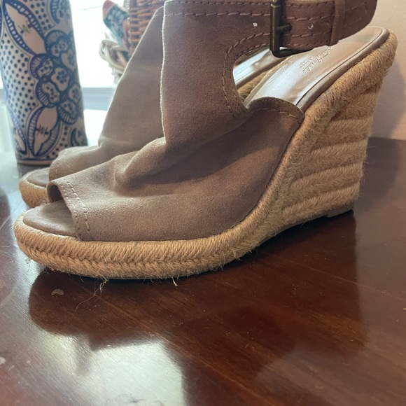 Women's Tan Wedge Sandals - Picture 6 of 7